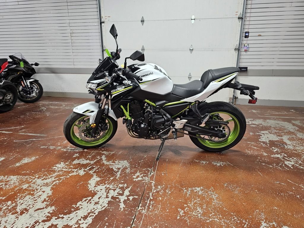 Main image 3