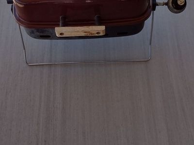 Portable gas grill