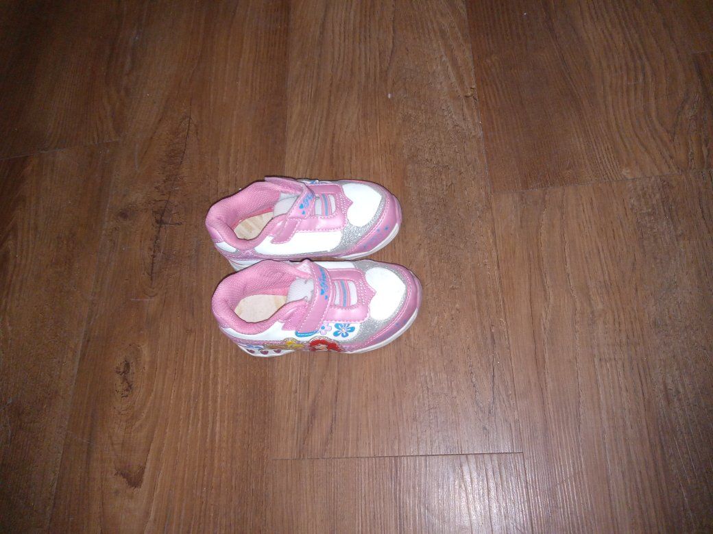 Disney Princess Girls Pink & White Sneakers Light-Up Size 6.5