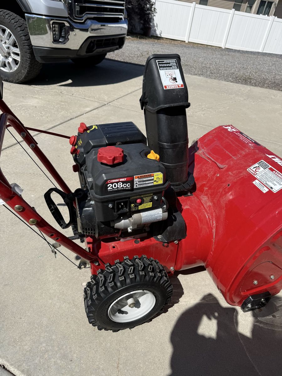 Troy-Bilt Squall 208cc 21" Single-Stage Gas Snow Blower - Excellent Condition