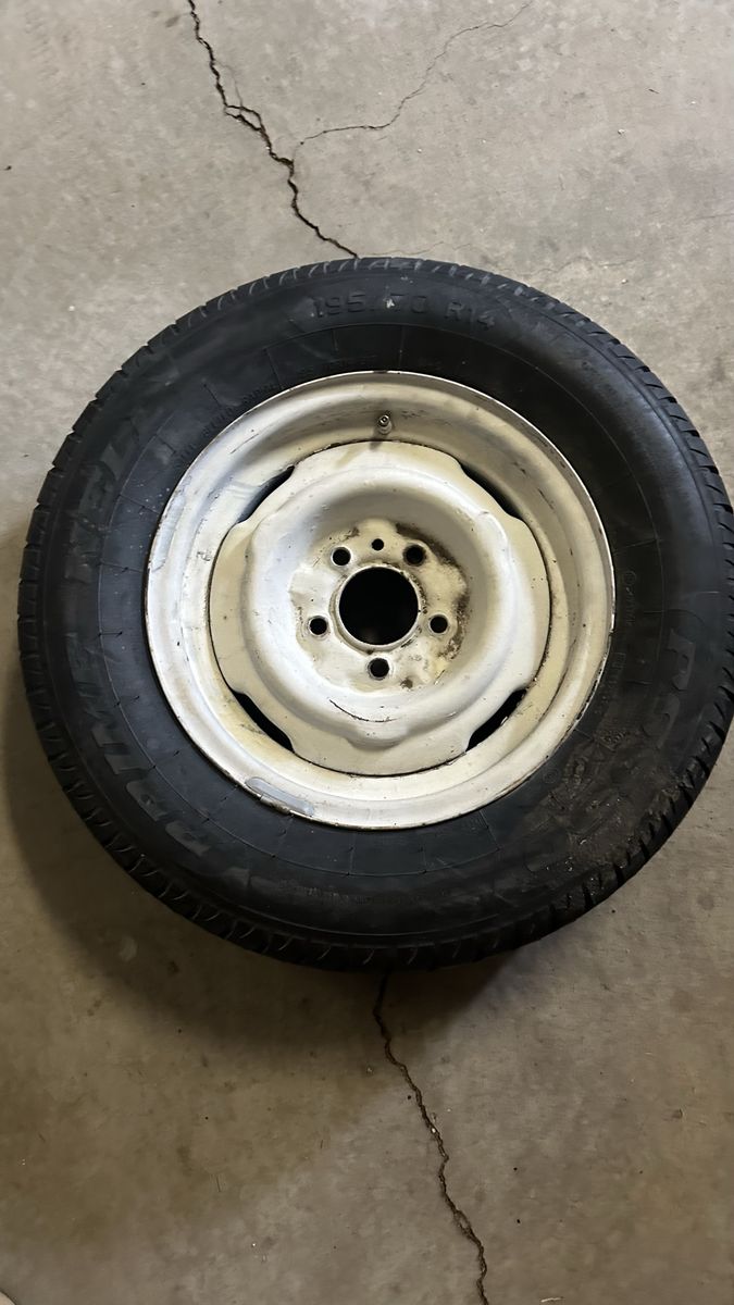 Single 195/70R14 Tire Mounted on White 5-Lug Steel Wheel Rim