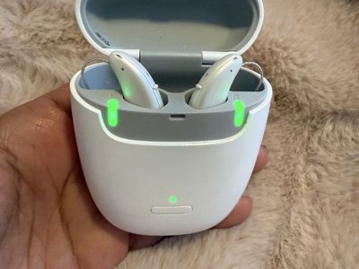 Signia Pure C&G T Hearing Aids & Portable Charger RIC - Charge & Go