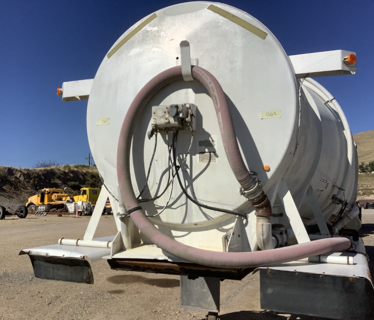 Mobile Cement Powder Tri-Hopper Pneumatic Hopper Spring Suspension Air Brake Bulk Construction Storage Tank Tanker Trailer