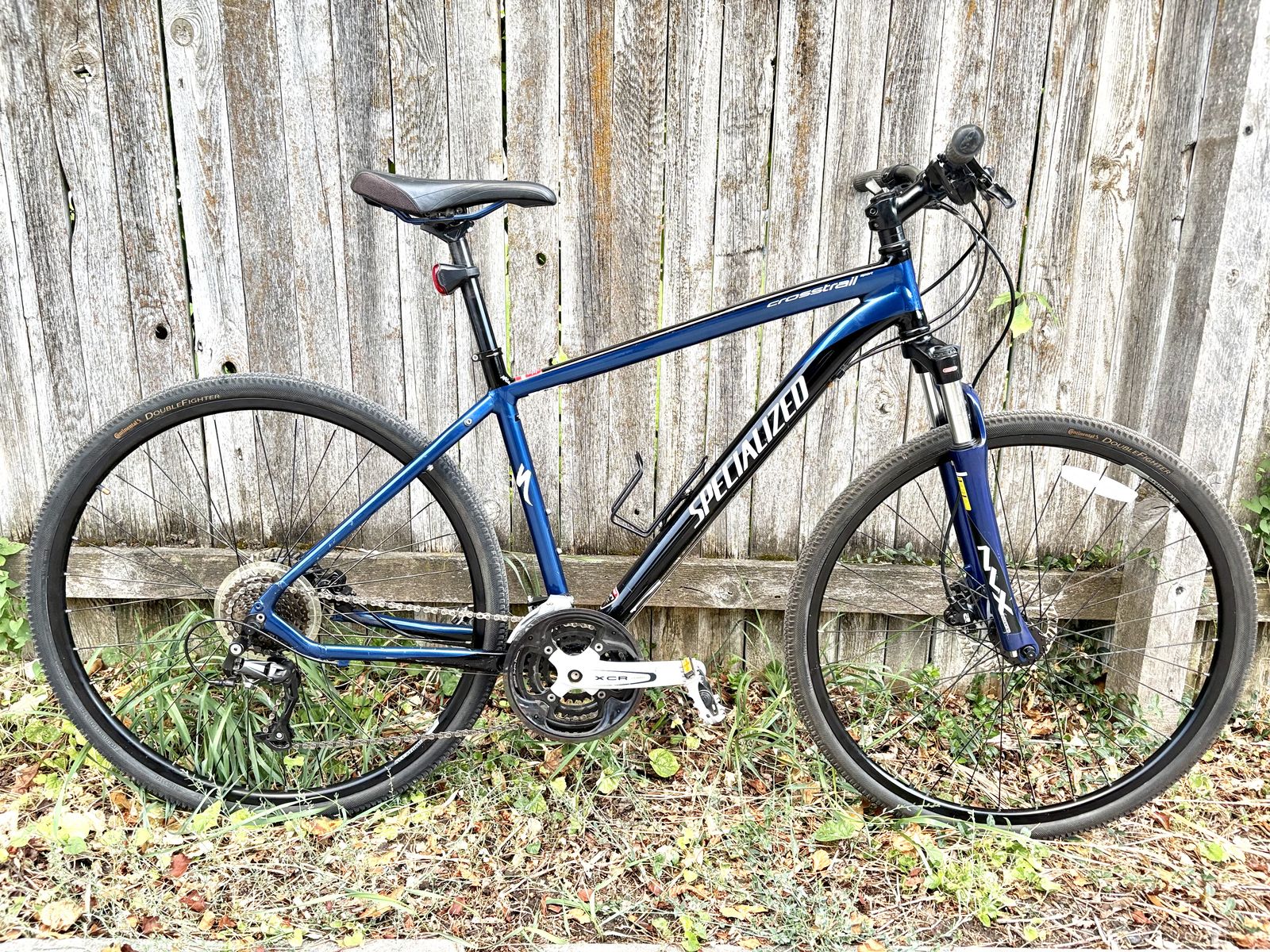 Awesome Specialized Crosstrail Sport bike, front shock, disc brakes, aluminum frame - tuned and ready $800 new large size frame 
