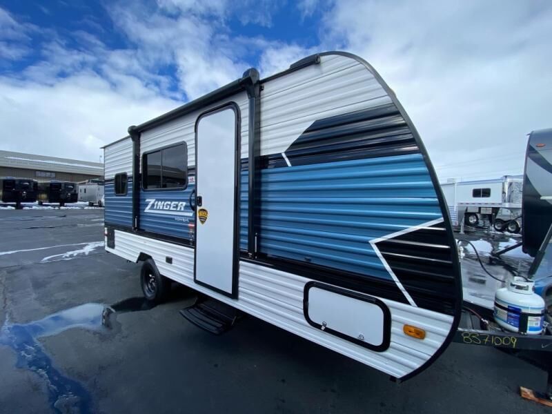 New 2025 CrossRoads RV Zinger Lite Rear Kitchen Layout, Sleeps 3, Easy Tow (18RK)