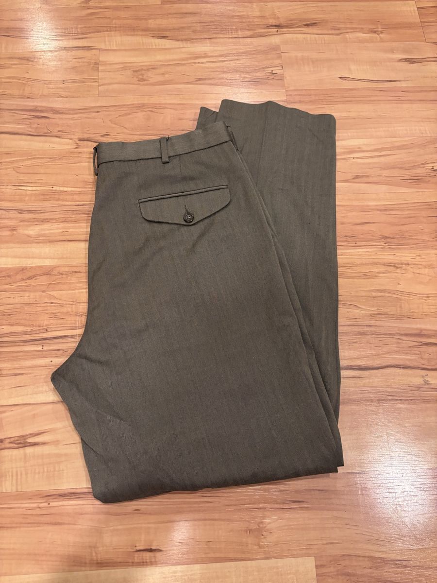 Mens Pants 33x32. Located in Murray cash/Venmo. Fcfs or hold with Venmo