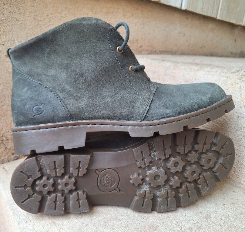 Luxurious Womens Born Chukka Boots Sz 11M