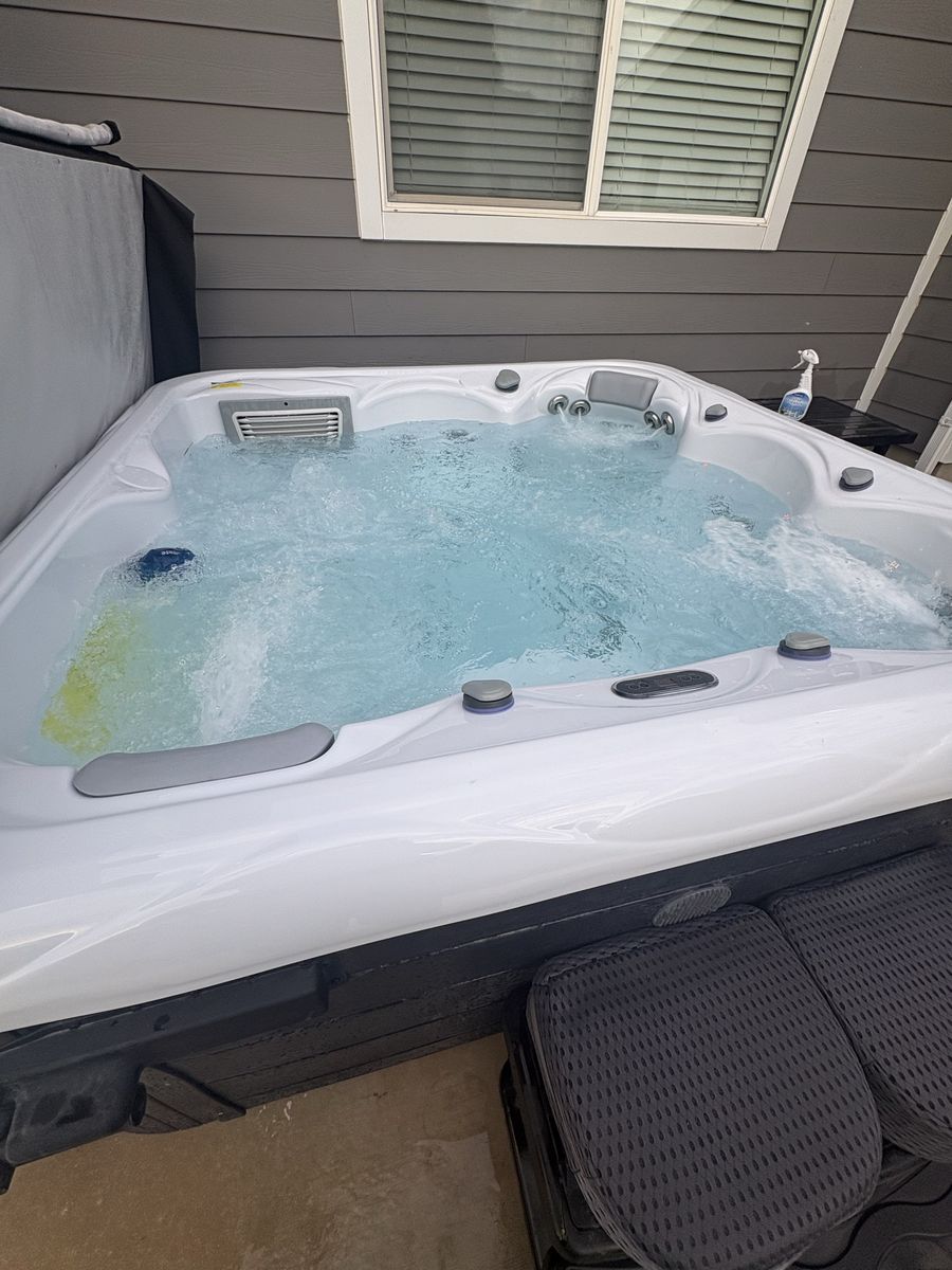Wellis 750L Hot Tub – 8 Months Old – Excellent Condition – $5400