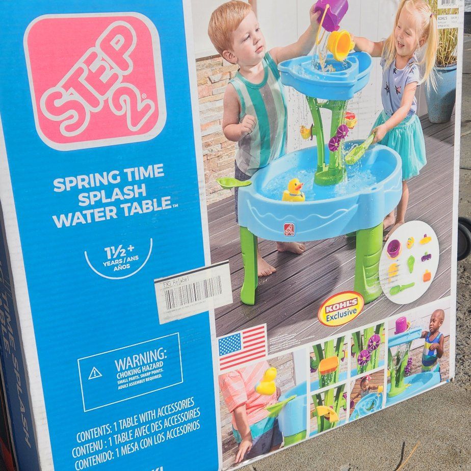 Step2 Summer Showers Splash Tower Water Table