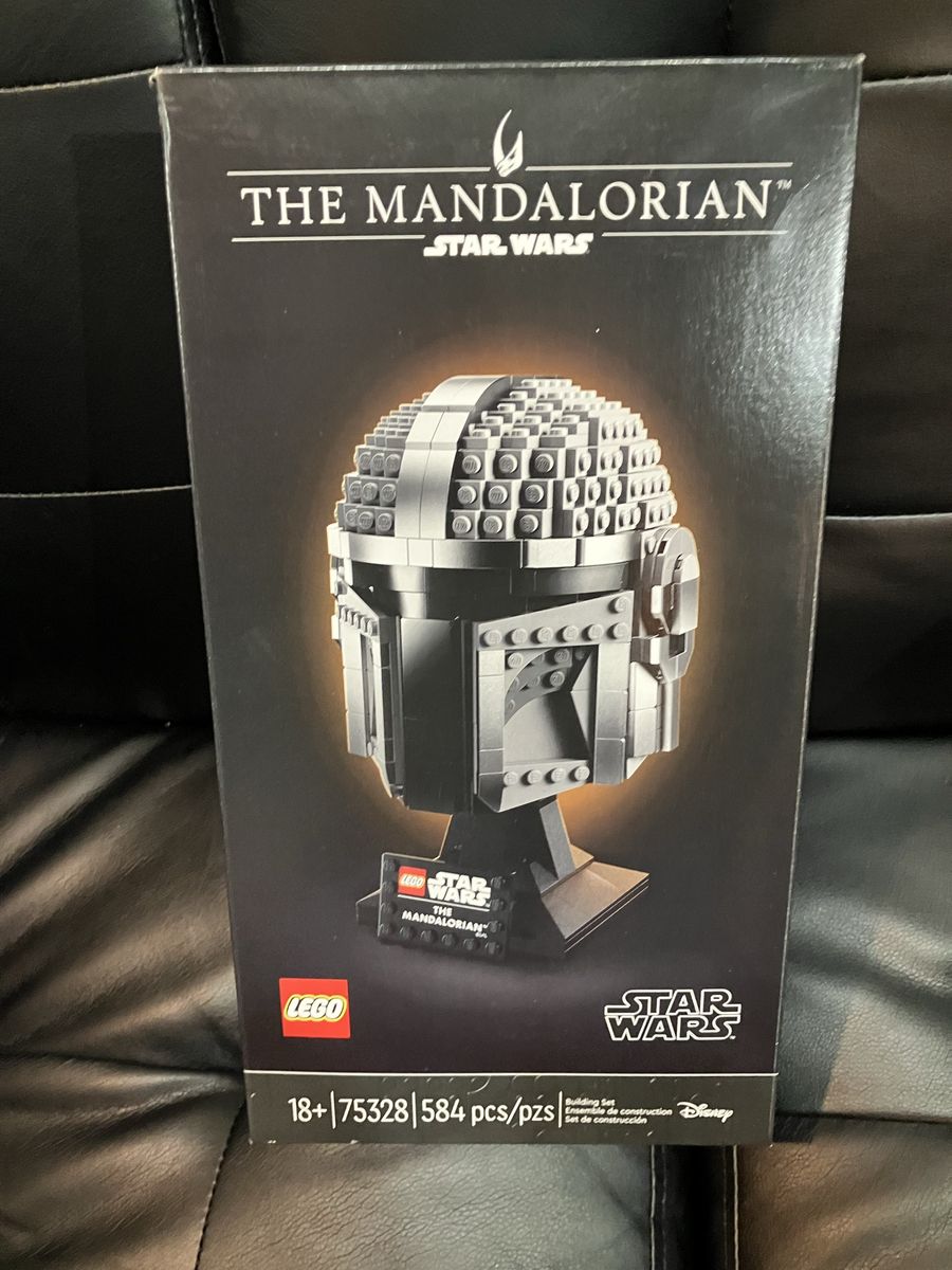 LEGO Star Wars The Mandalorian Helmet Building Set 75328 (584 Pieces)