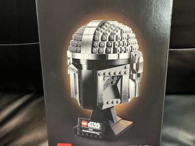 LEGO Star Wars The Mandalorian Helmet Building Set 75328 (584 Pieces)