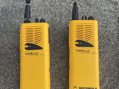 Motorola TalkAbout Distance DPS Two-Way Radios Pair with Manual