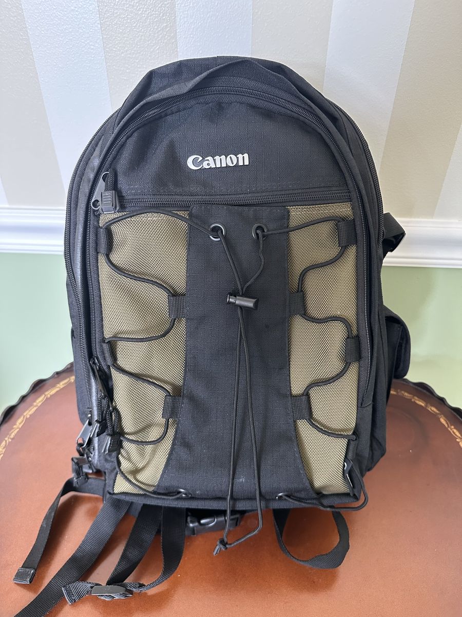 Canon Deluxe Backpack & SunPak Tripod