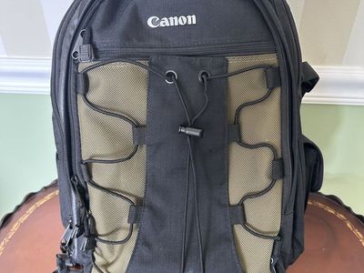 Canon Deluxe Backpack & SunPak Tripod