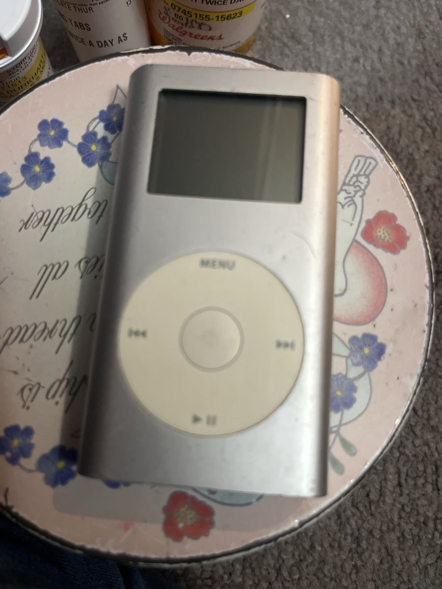 Apple iPod Mini 4GB Silver Vintage Portable Music Player