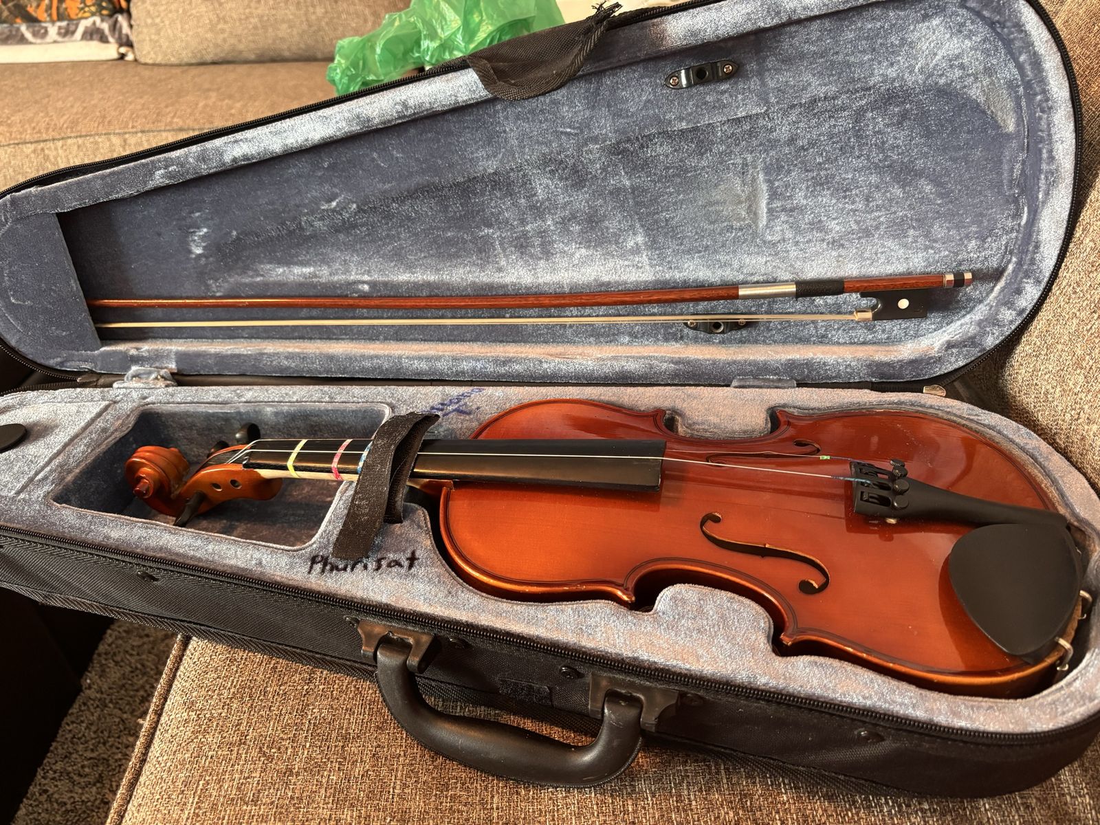 Skylark 4/4 Violin In Case With Bow