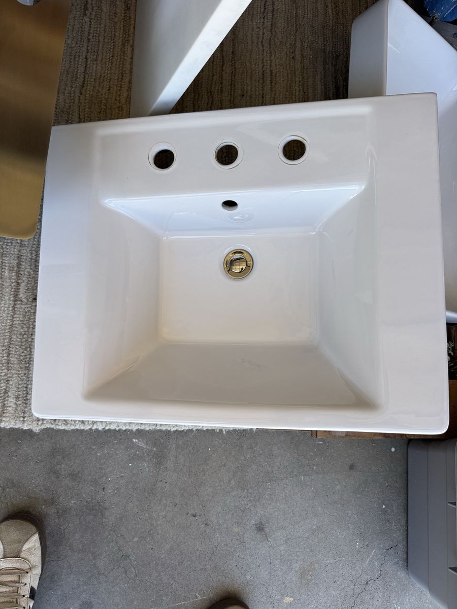 Main image 3