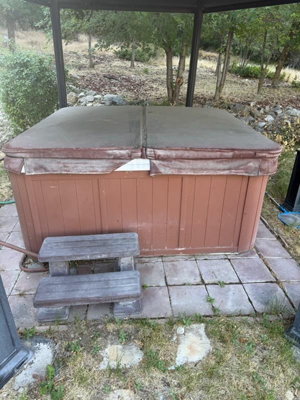 Used Hot Tub/Spa - Great for Relaxation and Entertainment