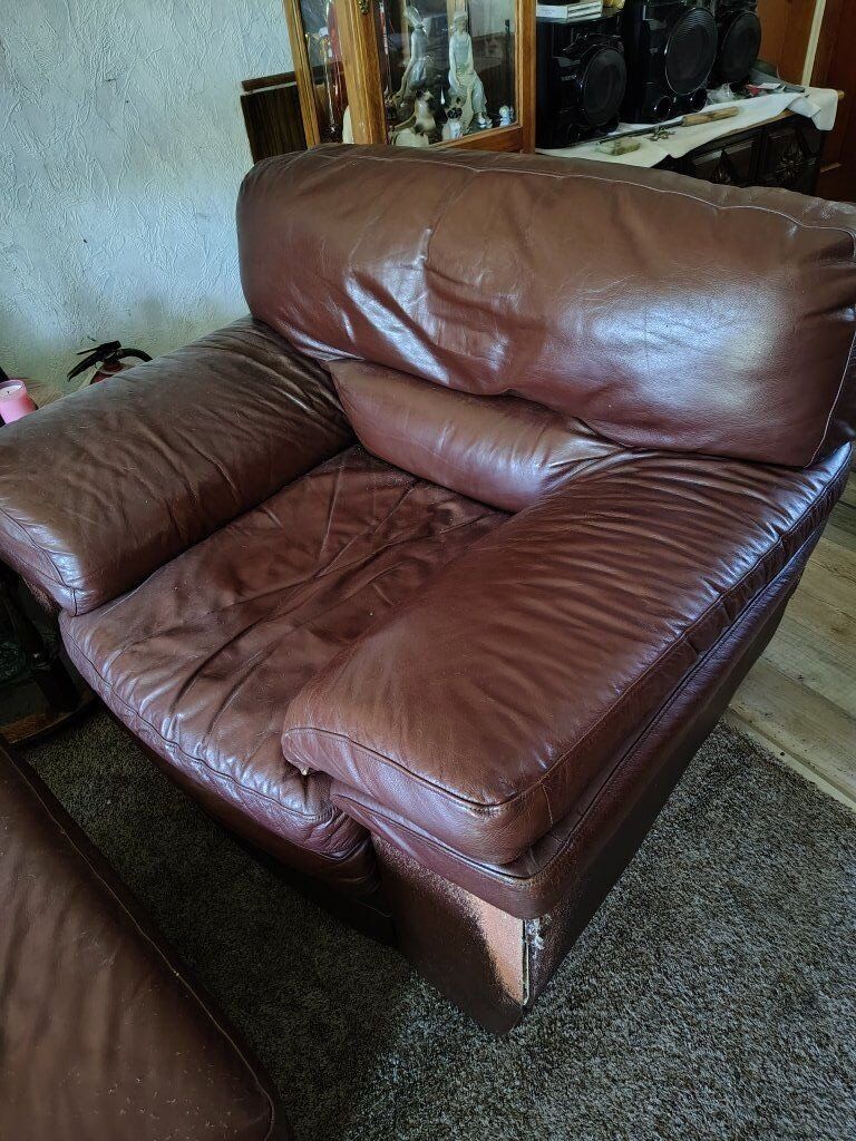dark brown chair w stool