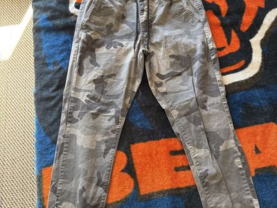 Men's Gray Camouflage Jogger Pants with Drawstring Waist & Elastic Cuffs - Good Condition
