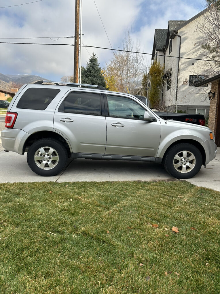 2011 FORD ESCAPE Limited