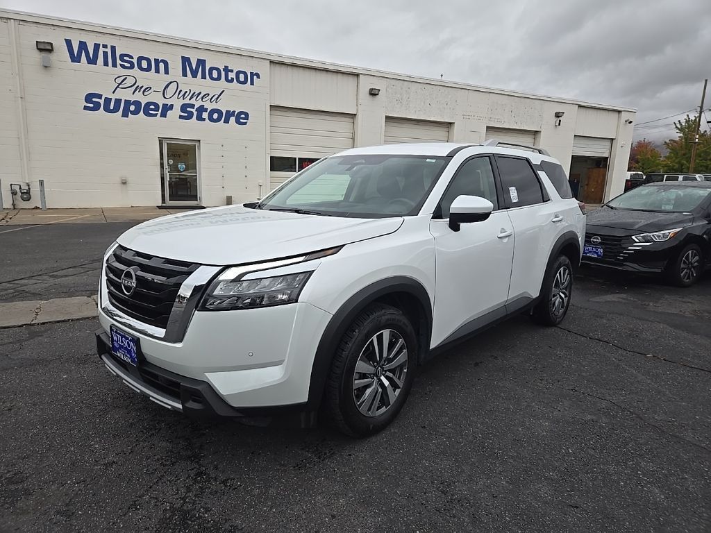 2025 Nissan Pathfinder SL