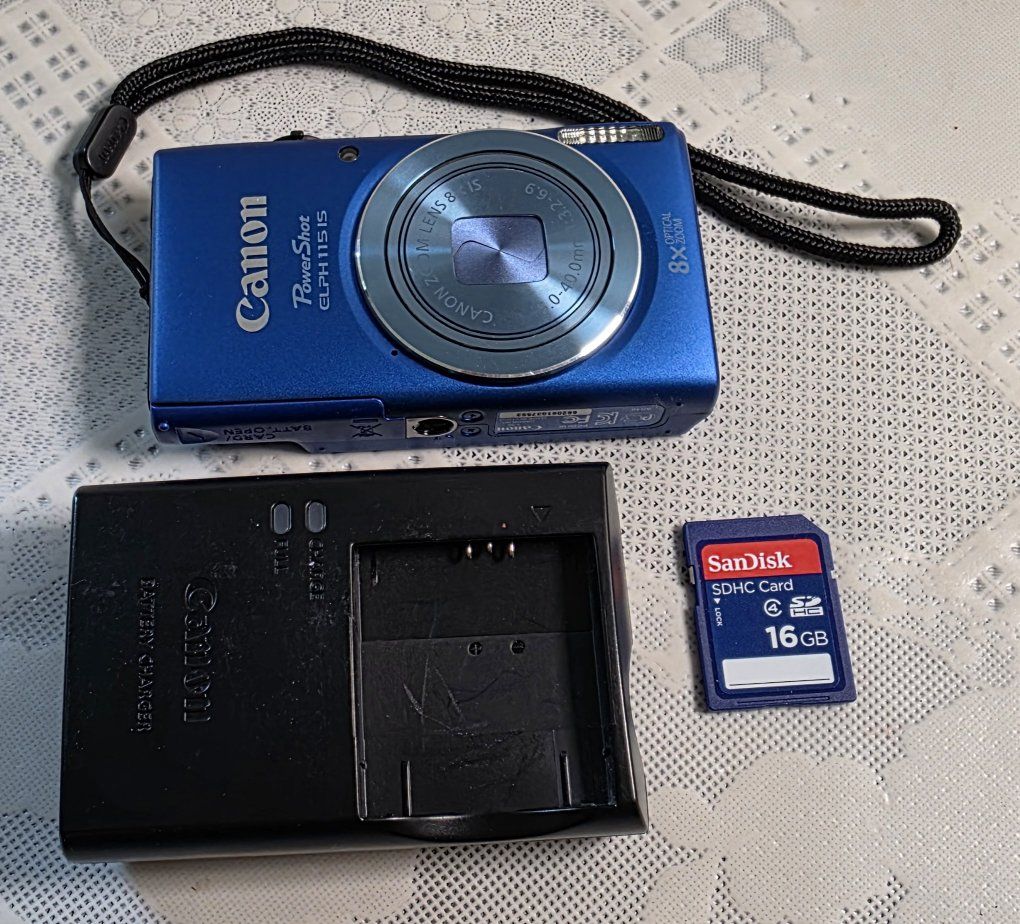Canon PowerShot ELPH 115 IS Digital Camera Deluxe (Blue)