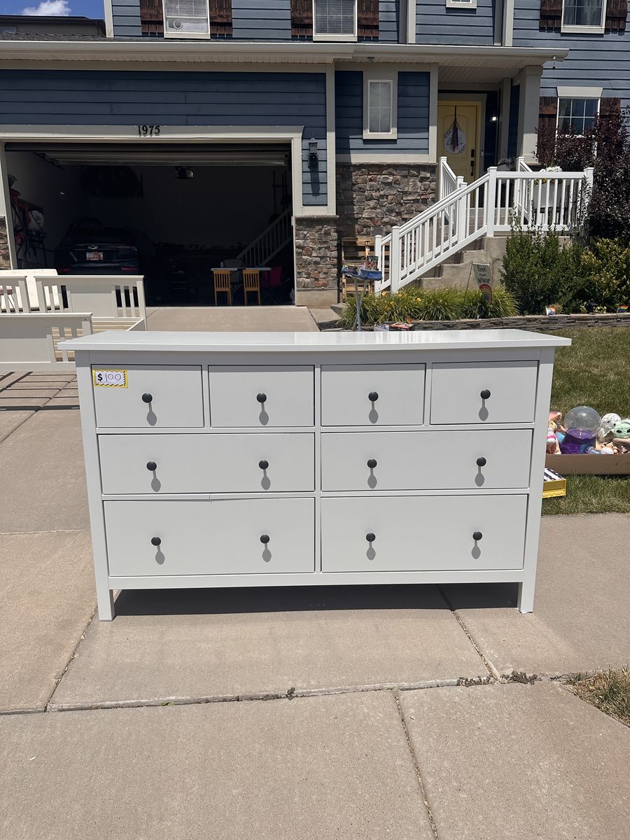Spacious 8-Drawer Dresser - White Modern Design with Black Knobs