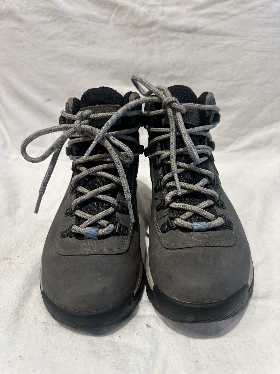 Columbia women’s size 6 gray WP mid hiking boots