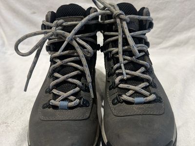 Columbia women’s size 6 gray WP mid hiking boots