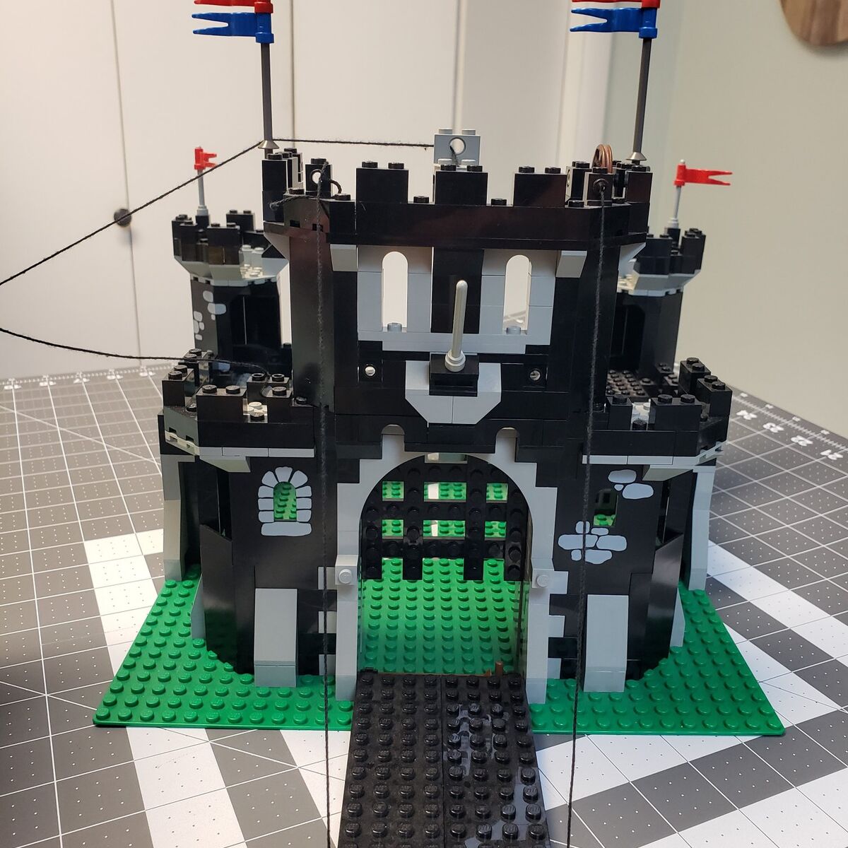Vintage 1988 Lego 6085 Black Monarch's Castle +