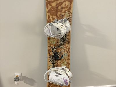 Snowboard Woman's Rossignol With Flow Bindings 155