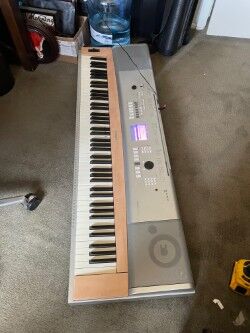 Yamaha Baby Grand Keyboard DGX-620