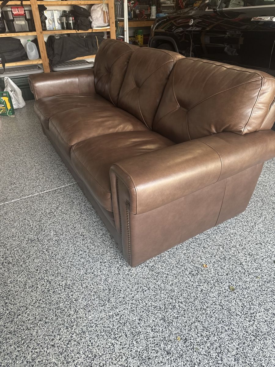 Brown Leather 3-Cushion Sofa with Tufted Back & Nailhead Trim