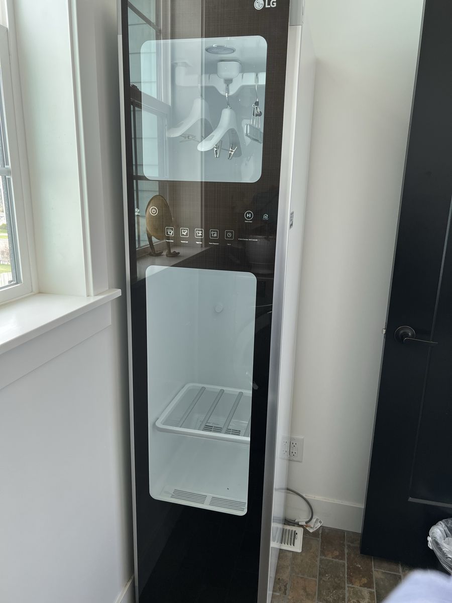 Like New LG Styler (Steam Closet)