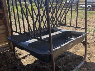 Horse feed rack