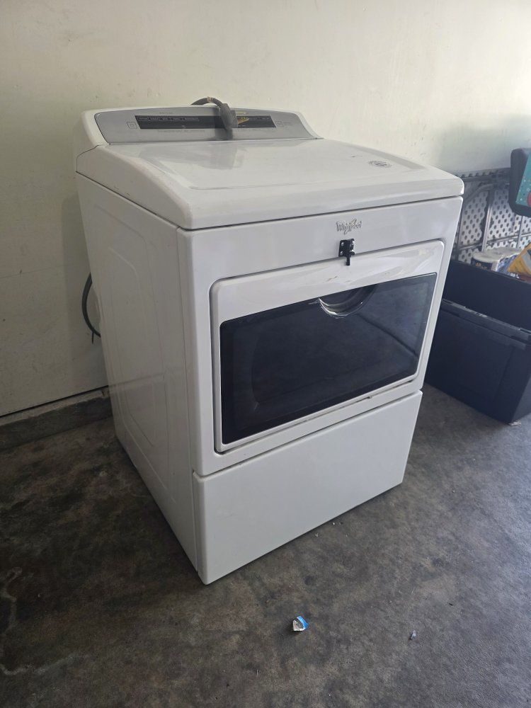 Whirlpool White Electric Dryer with Front Load Door and Digital Touch Controls
