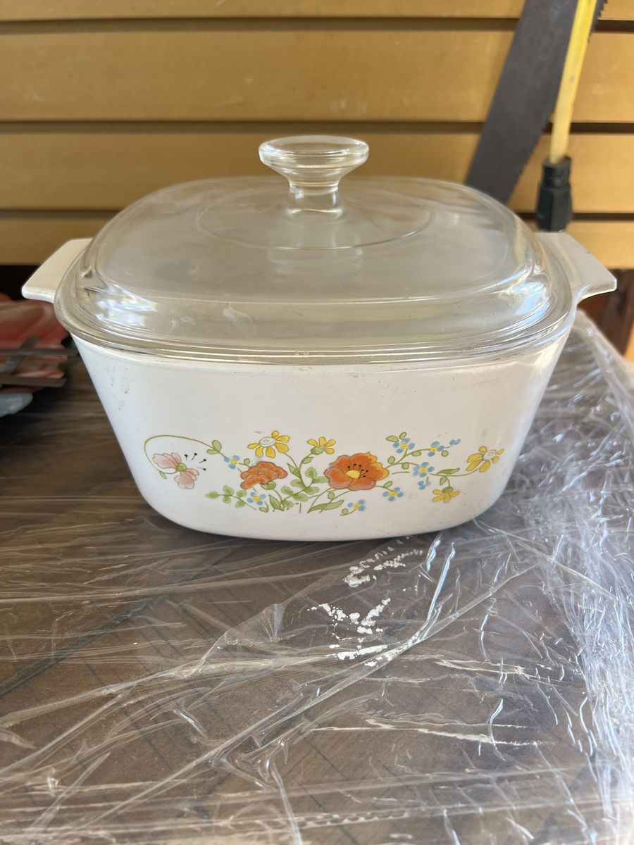 Set of two Vintage Corning Ware Country Cornflower / Wildflower Casserole Dishes with Lids