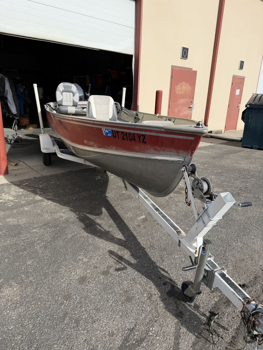 Lund Boat with Trailer and Yamaha 25HP Outboard Motor