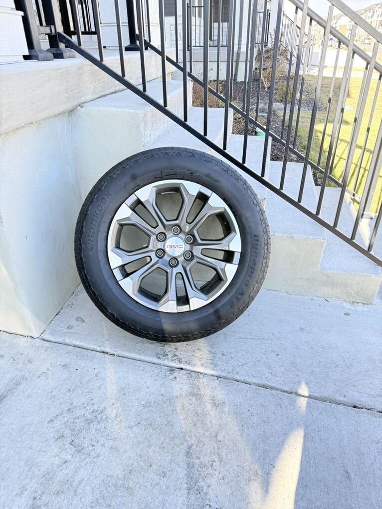 GMC Sierra Yukon Rims and Tires 275/60R20 Hankook