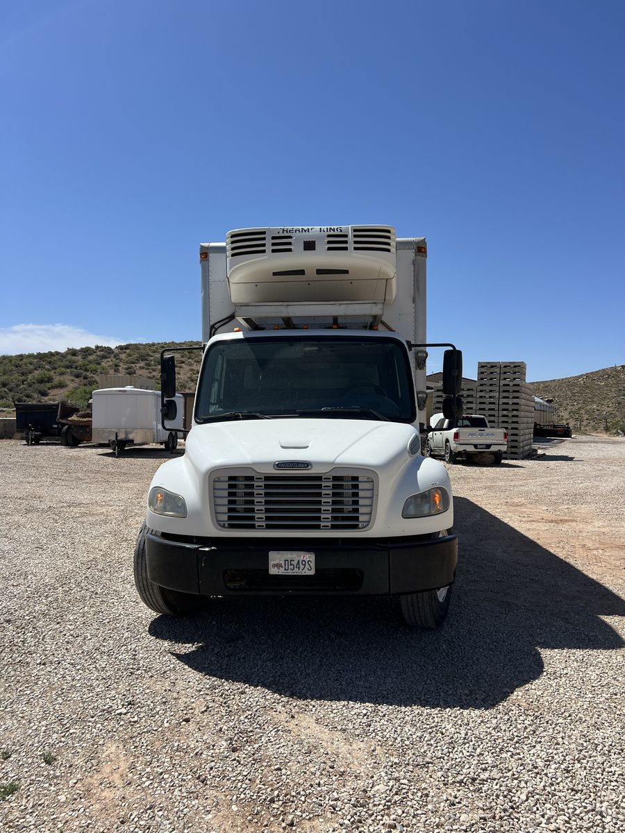 2006 Freightliner 28’ Refrigerated Box Truck – CAT C7 –