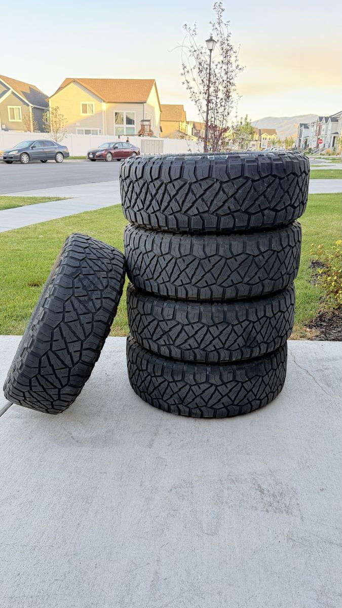 275/60R20 Nitto Ridge Grappler