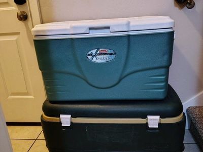 Coleman & Igloo MaxCold Cooler - Cash