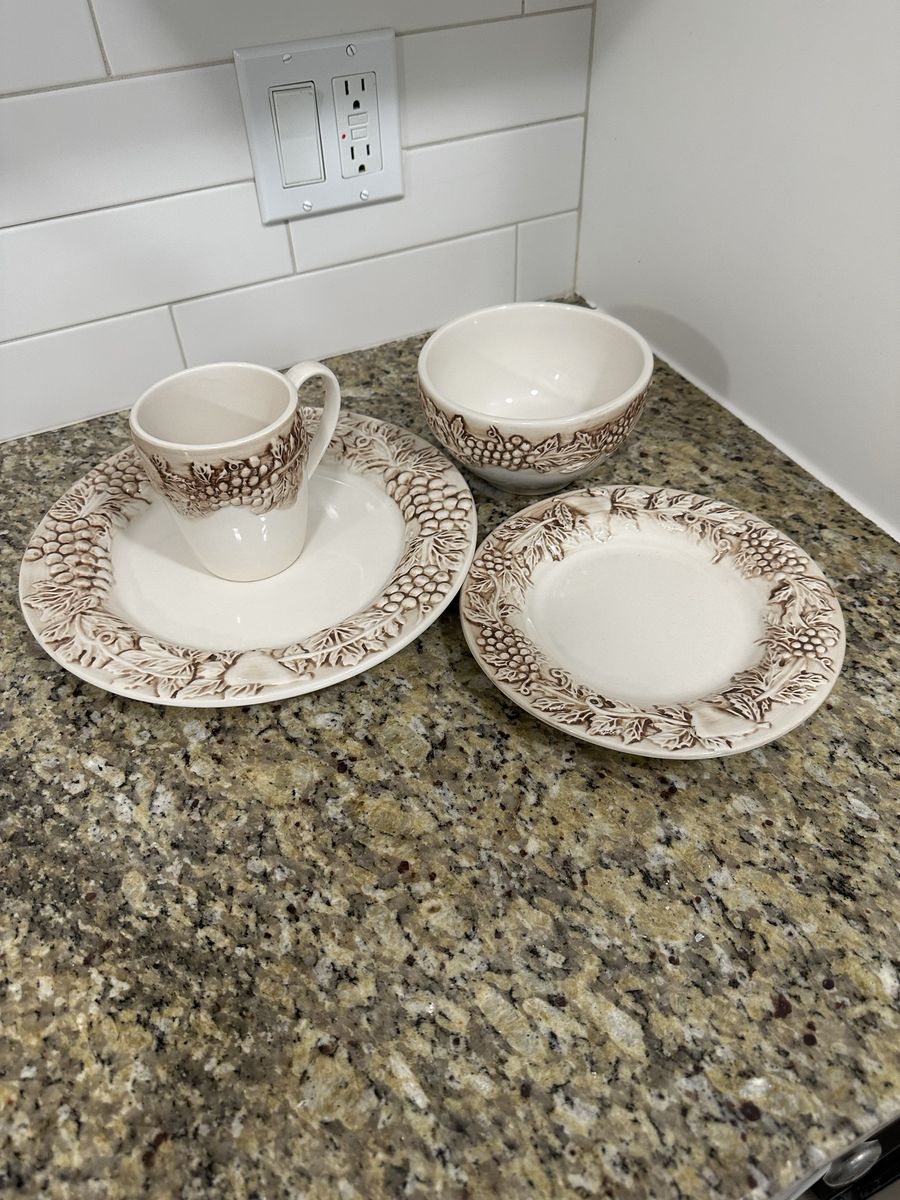 Dinnerware Set 