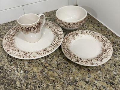 Dinnerware Set