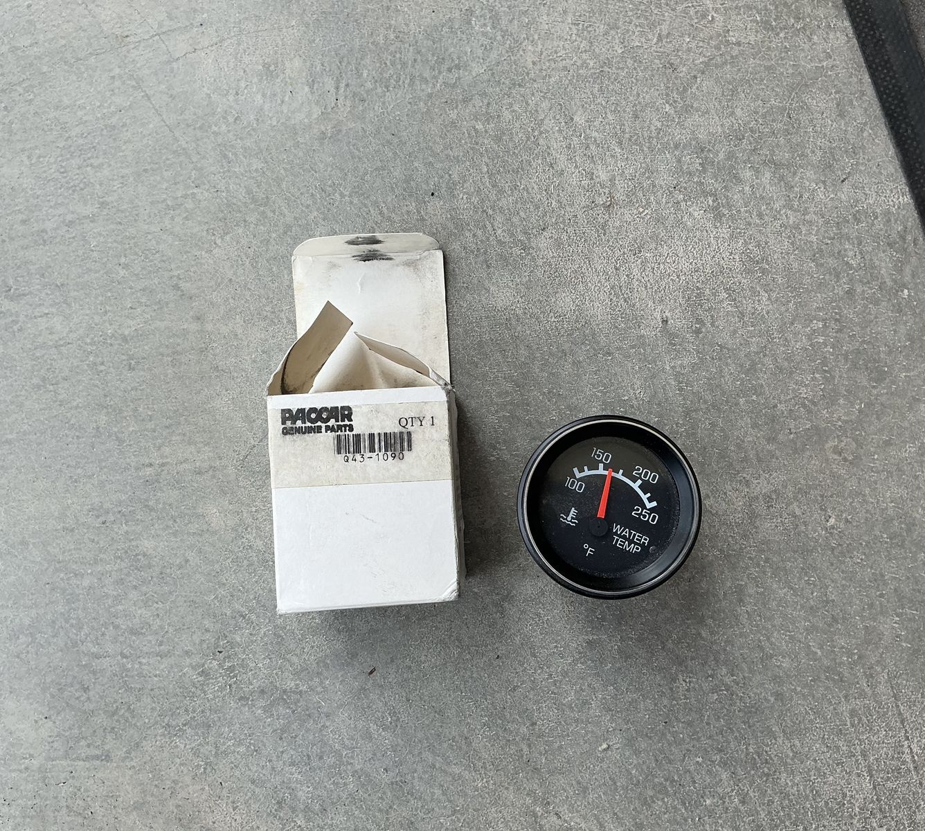 Paccar Kenworth Water Temperature Gauge 100 - 250f Q43-1090