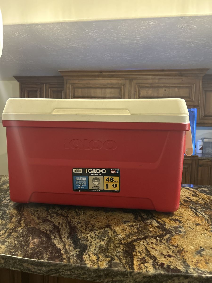 Igloo cooler chest cooler