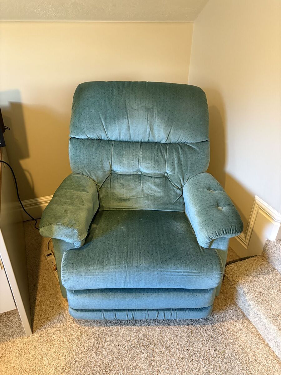 La-Z-boy teal rocker recliner $80 cash/venmo in Draper