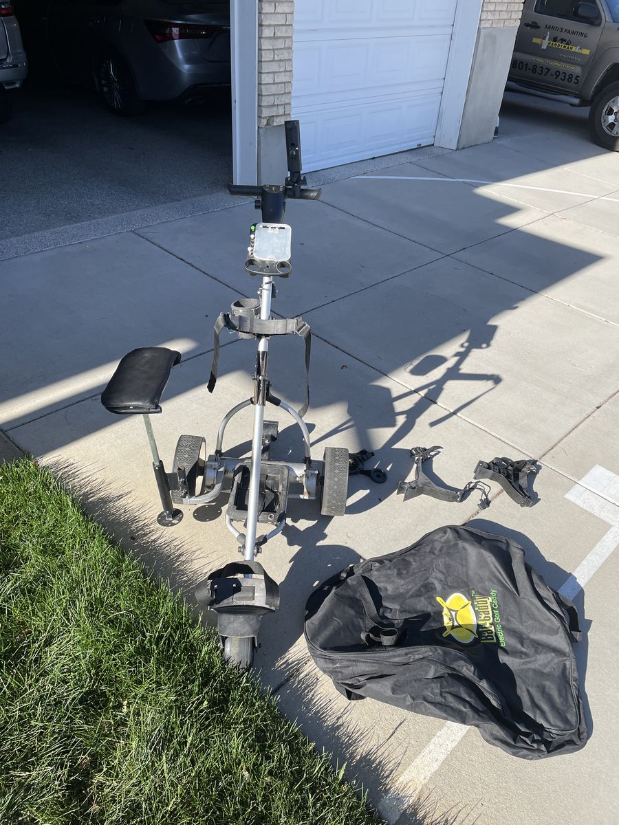 remote controlled golf bag caddy by BAT CADDY