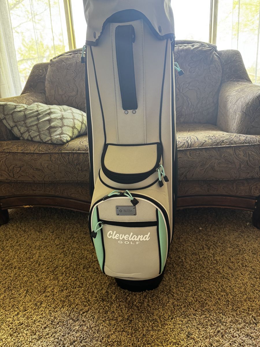 Cleveland Bloom woman’s golf set